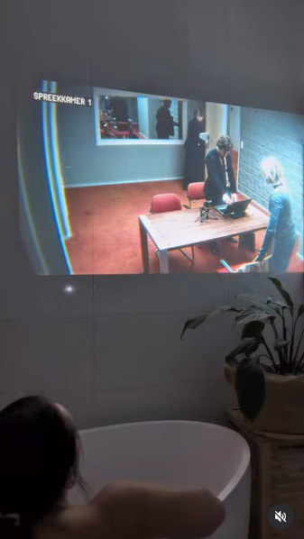 Salon, sypialnia, łazienka…. Ten sam klimat dużego ekranu :)